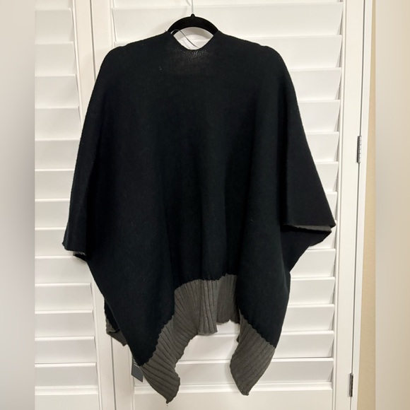 NWT On 34th Reversable Black/Grey poncho/shrug - Picture 2 of 4